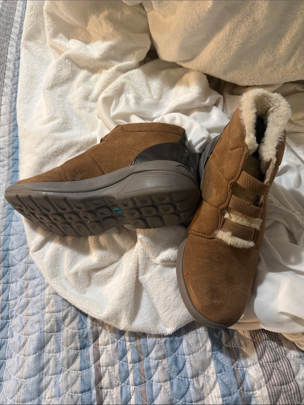 Bzees Chestnut Brown Suede Shearling Ankle Booties